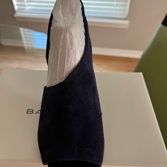 Bandolino Dark Blue suede shoe new, never worn. - Picture 4 of 6